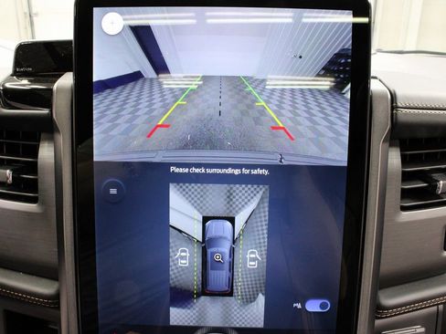 Used 2024 Ford Expedition Platinum image 16