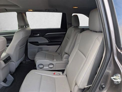 Used 2019 Toyota Highlander Limited image 18