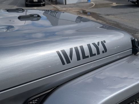 Used 2021 Jeep Gladiator Sport image 9