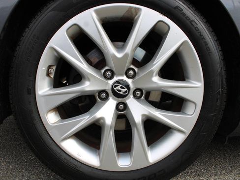 Used 2015 Hyundai Genesis 3.8 RWD image 21