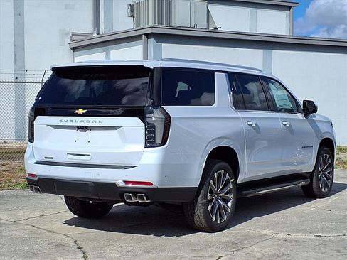New 2026 Chevrolet Suburban High Country image 4