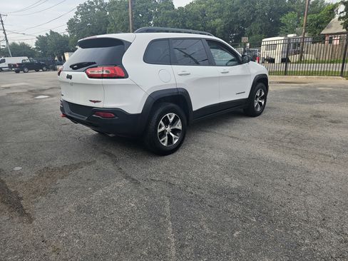Used 2017 Jeep Cherokee Trailhawk AWD/4WD image 6