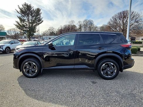 Certified 2024 Nissan Rogue SV image 4