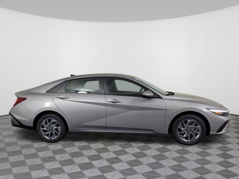 New 2026 Hyundai Elantra Blue image 2