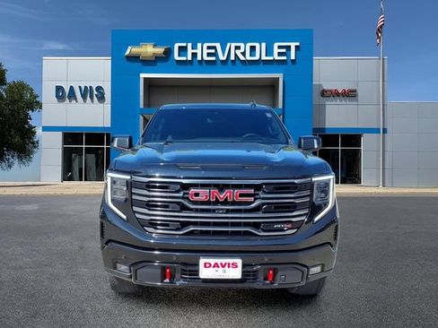 Used 2025 GMC Sierra 1500 AT4 w/ AT4 Premium Package AWD/4WD image 8