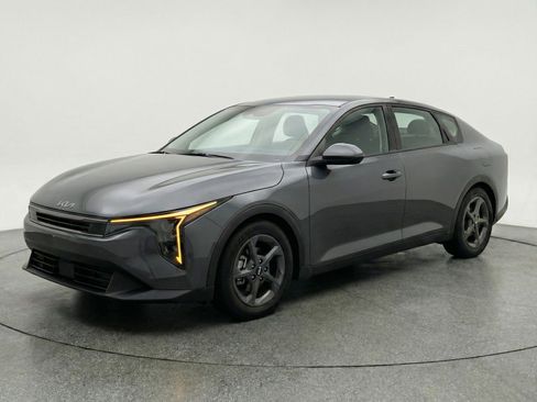 Used 2025 Kia K4 LXS image 3