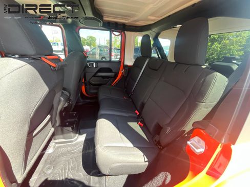 Used 2018 Jeep Wrangler Unlimited Sahara AWD/4WD image 30