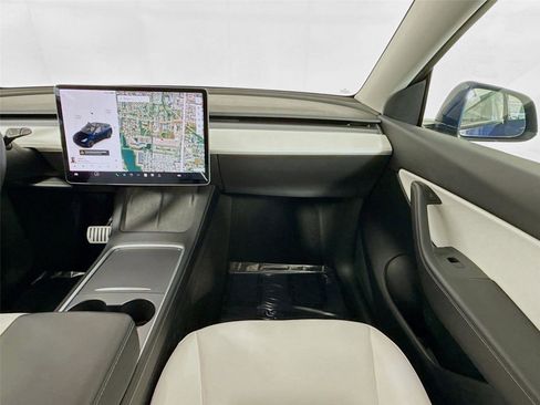Used 2021 Tesla Model Y Performance image 22