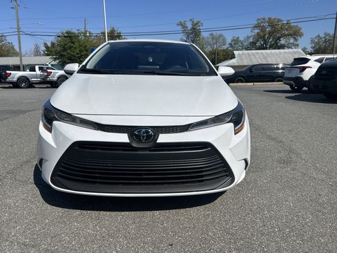 Used 2025 Toyota Corolla LE FWD image 2
