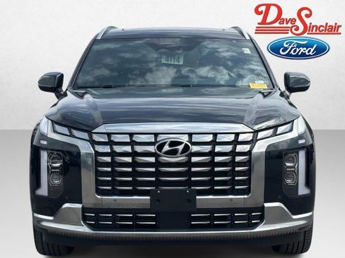 Used 2025 Hyundai Palisade Calligraphy FWD image 2