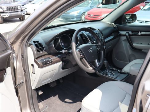 Used 2013 Kia Sorento LX FWD image 8