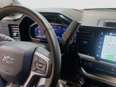 Used 2025 Chevrolet Silverado 1500 LT AWD/4WD image 17