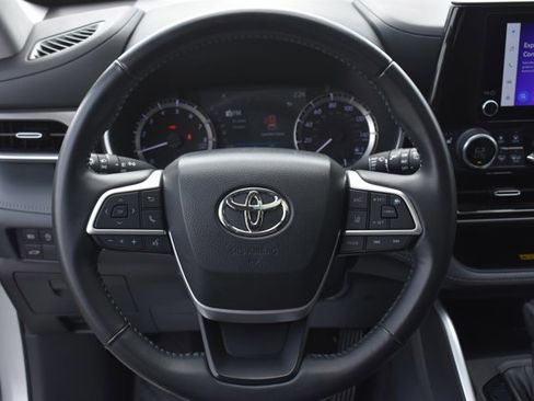 Used 2023 Toyota Highlander XLE FWD image 22