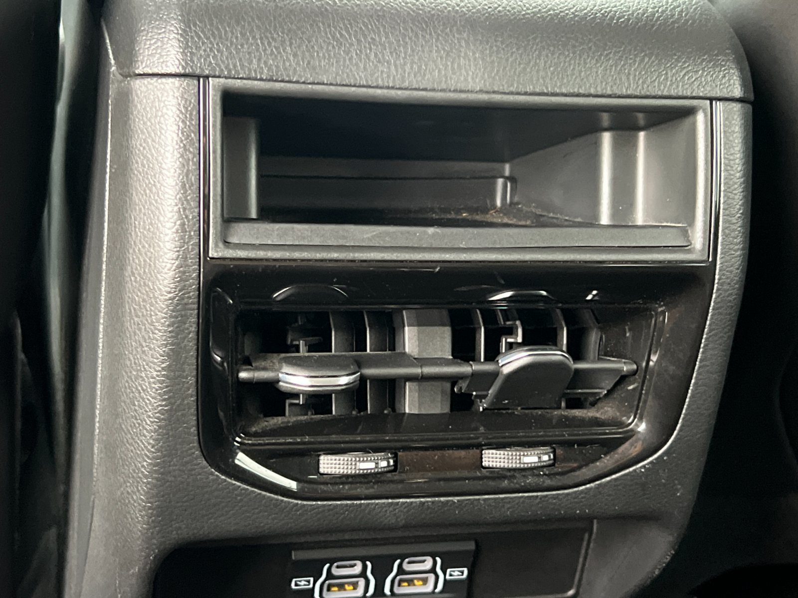 Used 2023 Jeep Grand Cherokee Laredo AWD/4WD image 35