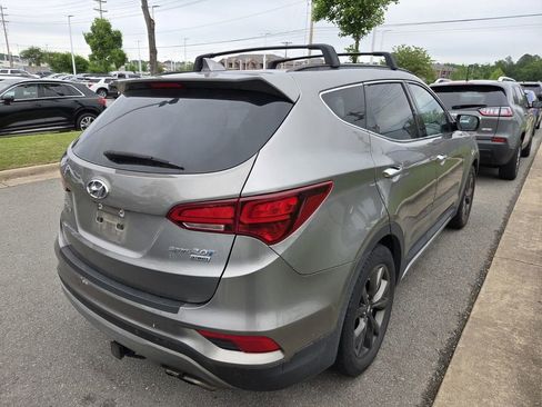 Used 2018 Hyundai Santa Fe Sport w/ Cargo Package FWD image 9