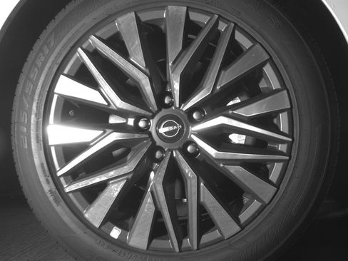 Used 2025 Nissan Altima 2.5 SV image 13