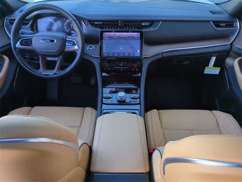 New 2025 Jeep Grand Cherokee Summit image 16