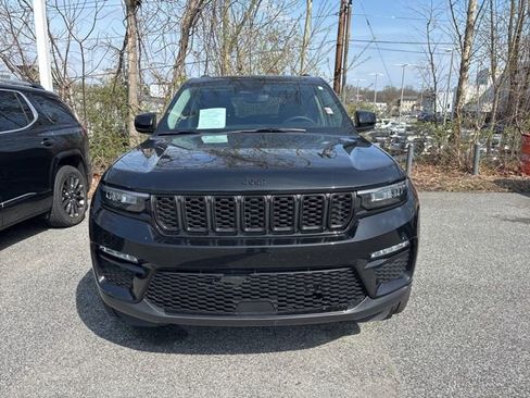 Used 2023 Jeep Grand Cherokee Limited w/ Black Appearance Package image 9