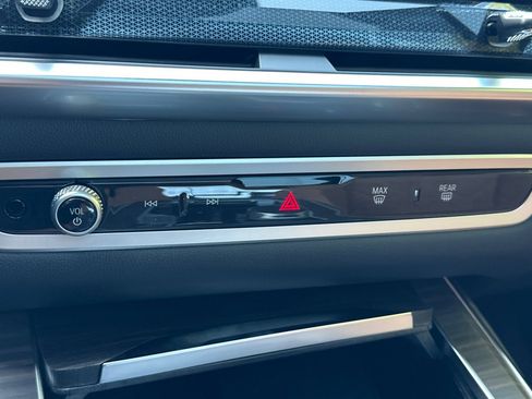 Certified 2025 BMW X7 xDrive40i w/ M Sport Package image 19