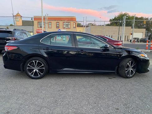 Used 2019 Toyota Camry SE FWD image 7