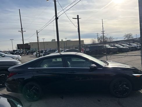 New 2026 Hyundai Elantra SEL Sport image 4