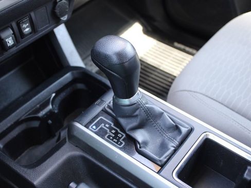 Used 2019 Toyota Tacoma SR5 AWD/4WD image 39