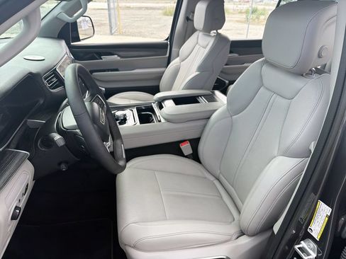 Used 2024 Jeep Wagoneer Series II w/ Premium Group I RWD image 13