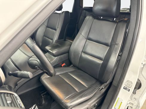 Used 2022 Jeep Grand Cherokee Limited image 11