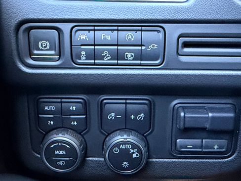 Used 2022 Chevrolet Tahoe Z71 w/ Off-Road Capability Package image 15