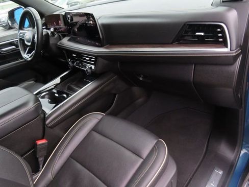 Certified 2025 Chevrolet Suburban Premier image 40