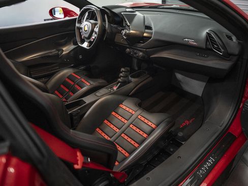 Used 2019 Ferrari 488 Pista Coupe RWD image 35