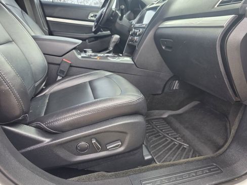 Used 2017 Ford Explorer XLT w/ Equipment Group 202A image 33