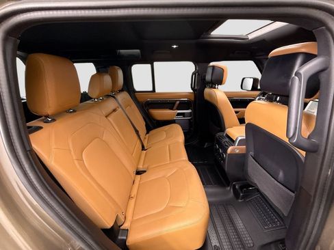 Certified 2024 Land Rover Defender 110 SE image 21