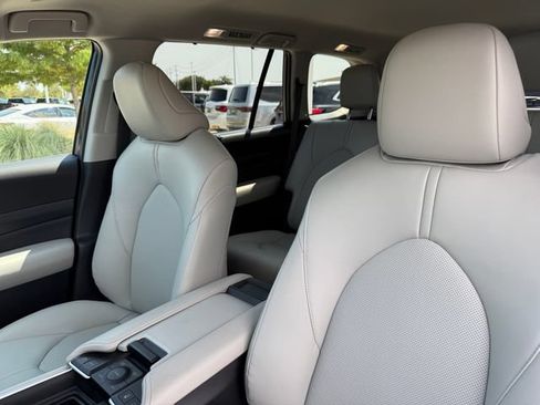 Used 2026 Toyota Grand Highlander AWD image 15