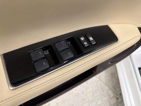 Used 2016 Lexus ES 350 w/ Premium Package w/Wood Trim FWD image 14