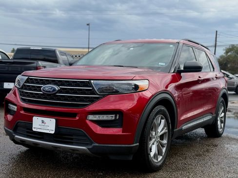 Used 2020 Ford Explorer XLT w/ Equipment Group 202A image 28