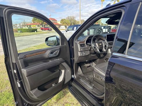 Used 2023 Chevrolet Suburban Premier image 19