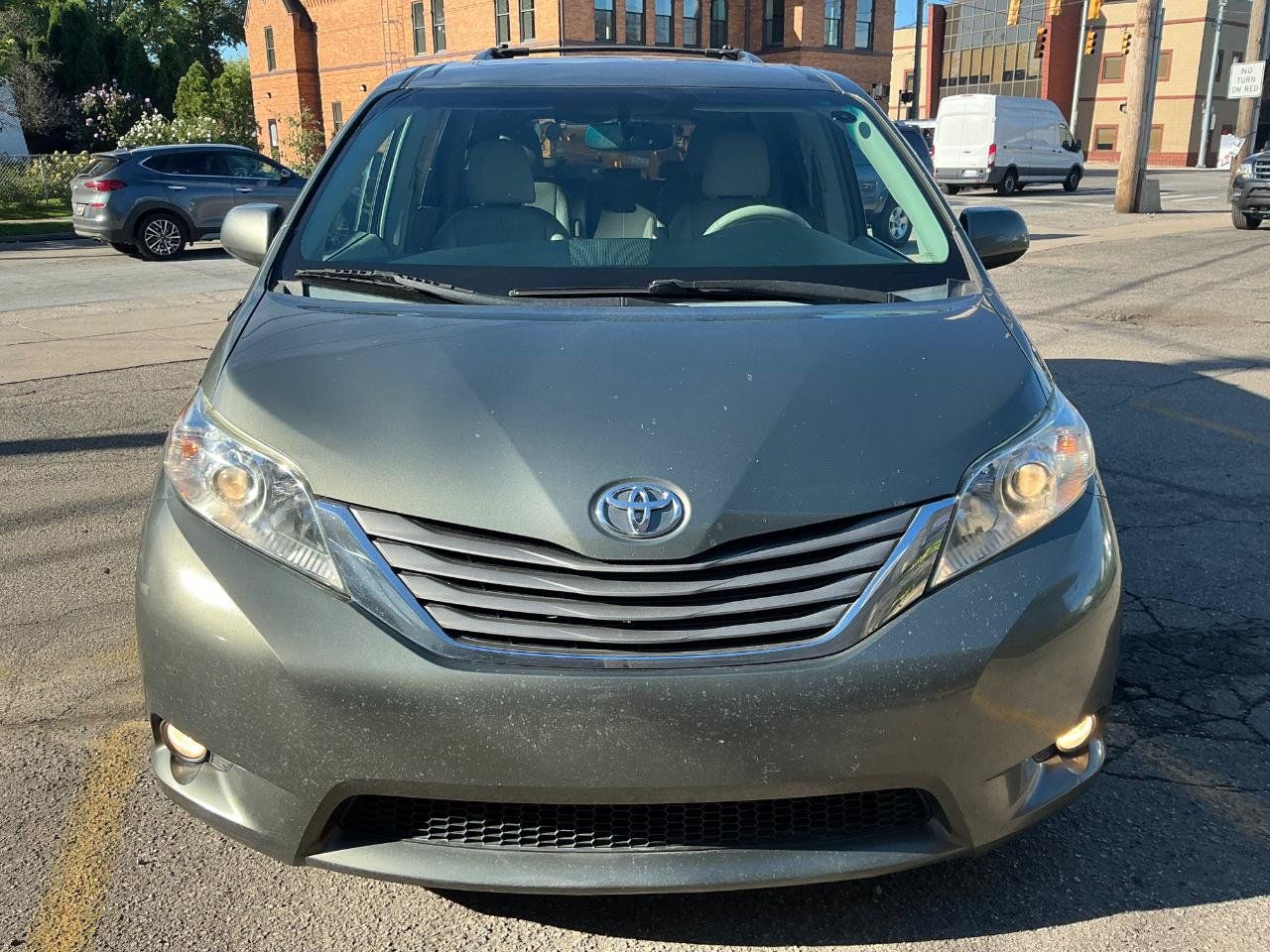 Used 2012 Toyota Sienna AWD image 9
