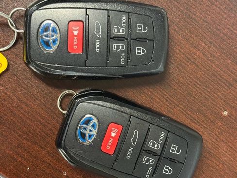 Used 2021 Toyota Sienna XLE w/ XLE Plus Package AWD/4WD image 20