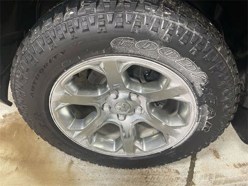 Used 2014 RAM 1500 Laramie w/ Convenience Group image 10