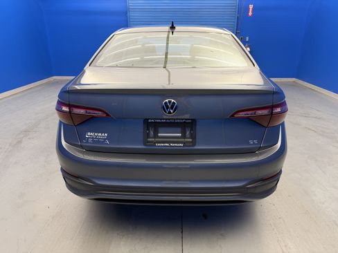 Used 2024 Volkswagen Jetta SE FWD image 6