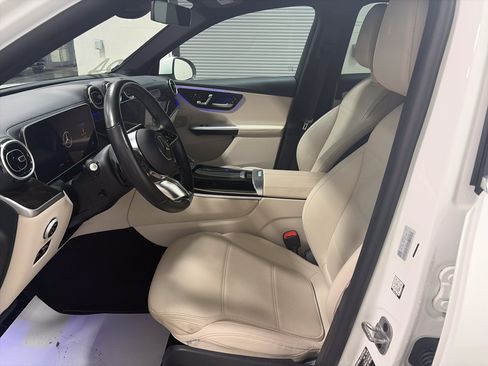 Used 2024 Mercedes-Benz GLC 300 4MATIC image 11