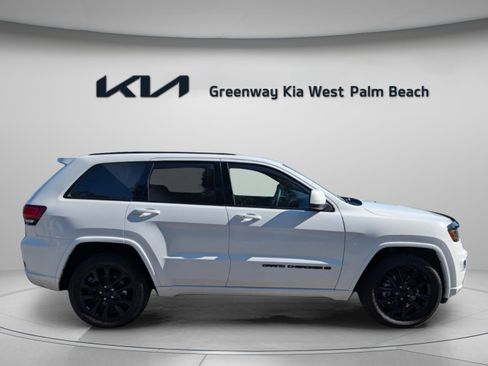Used 2022 Jeep Grand Cherokee Laredo X image 8