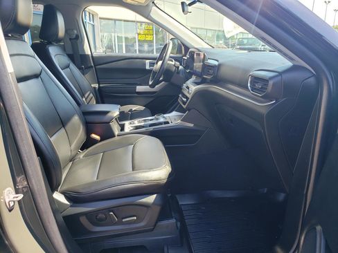 Used 2023 Ford Explorer XLT w/ Equipment Group 202A AWD/4WD image 17