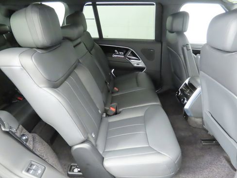 Certified 2025 Land Rover Range Rover Long Wheelbase SE image 22