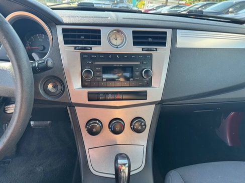 Used 2010 Chrysler Sebring Touring FWD image 13