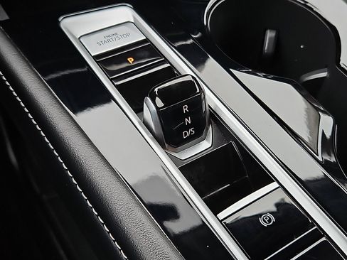 Used 2024 Volkswagen Atlas SE image 14