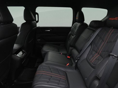 Used 2025 Nissan Armada PRO-4X AWD/4WD image 13