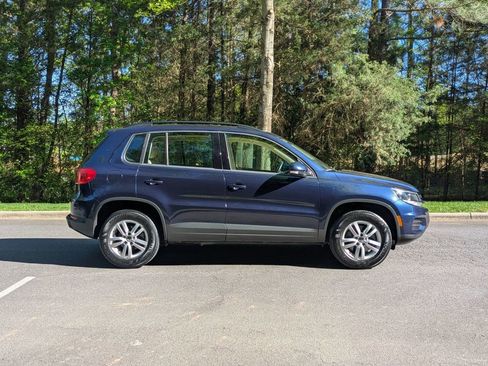 Used 2016 Volkswagen Tiguan S image 12