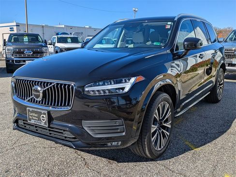 Certified 2022 Volvo XC90 T5 Momentum w/ Climate Package image 8